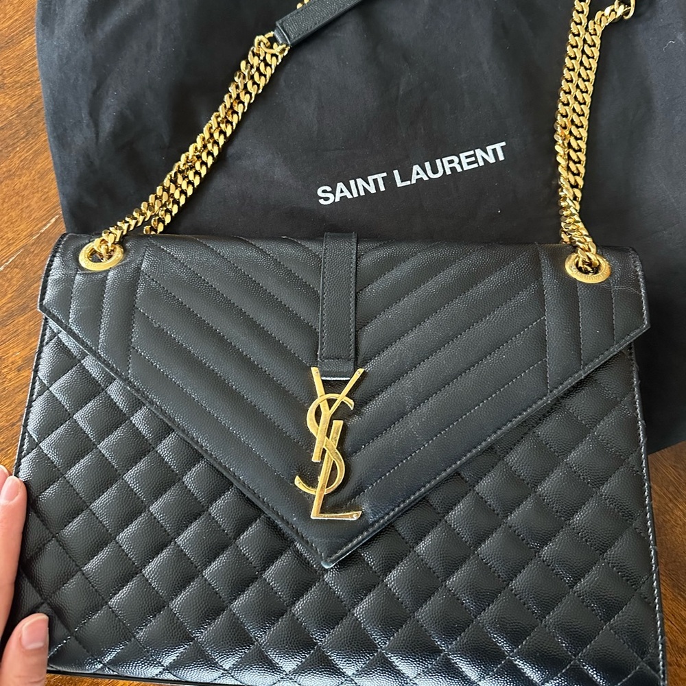 YSL ENVELOPE IN QUILTED GRAIN DE POUDRE EMBOSSED LEATHER